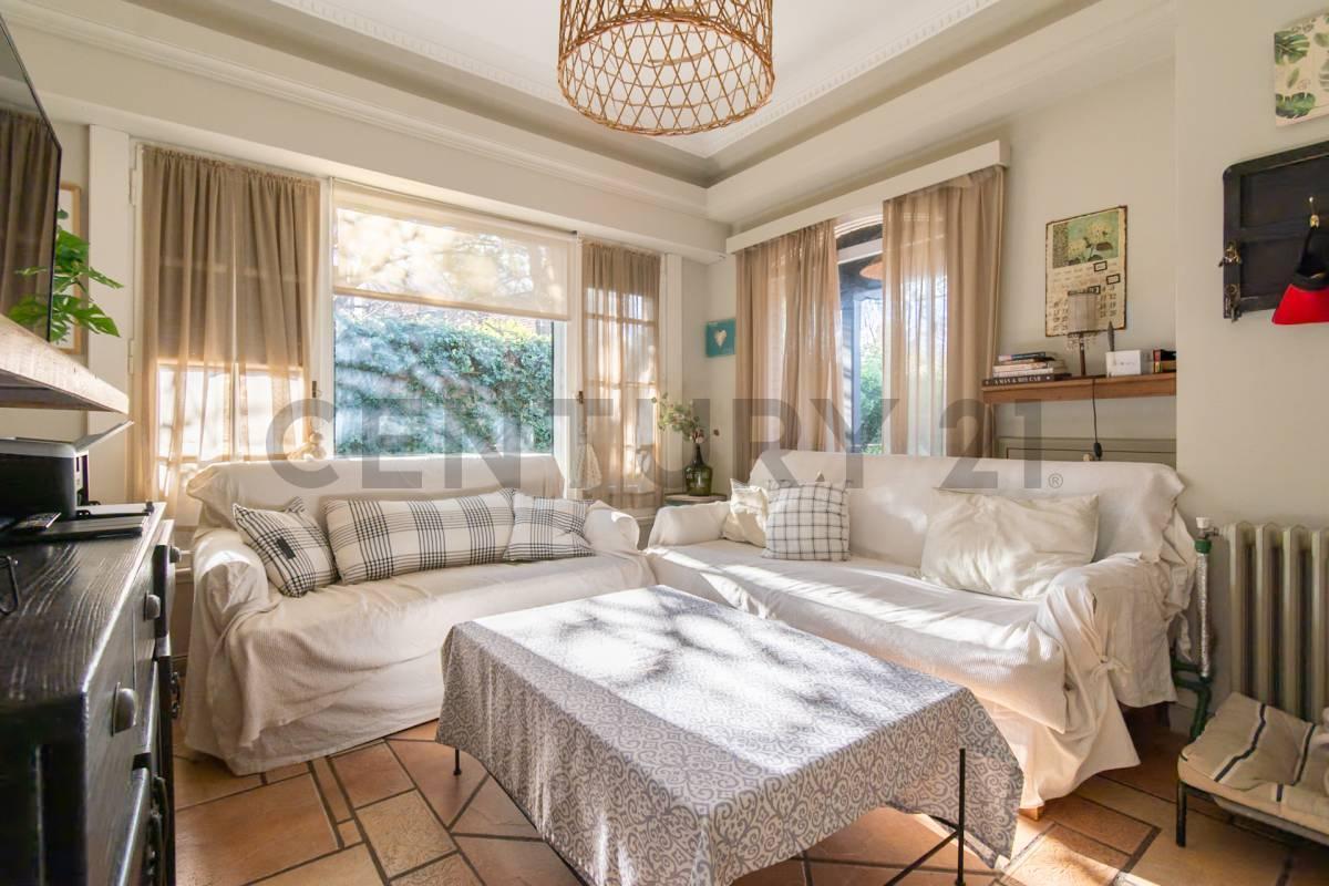 Foto de VENTA CASA 7 AMBIENTES COCHERA Y PISCINA EN ACASSUSO/APTO CREDITO, imagen 5