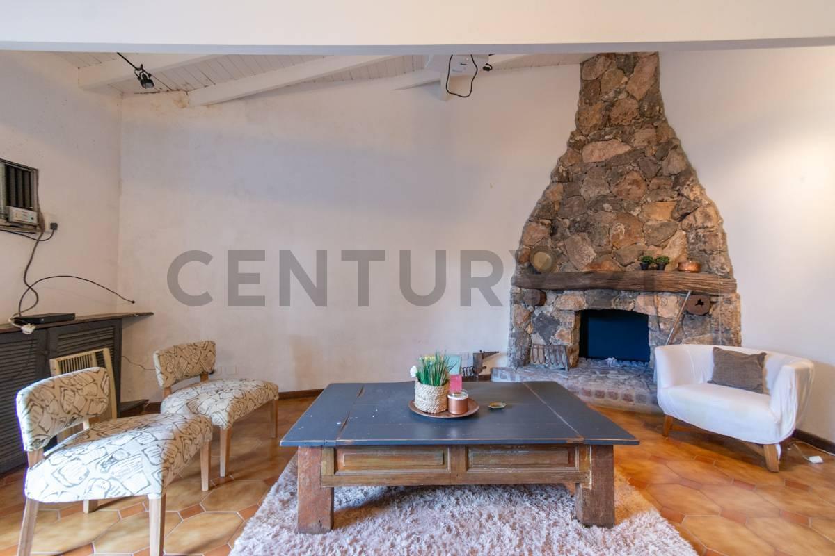 Foto de VENTA CASA 7 AMBIENTES COCHERA Y PISCINA EN ACASSUSO/APTO CREDITO, imagen 2