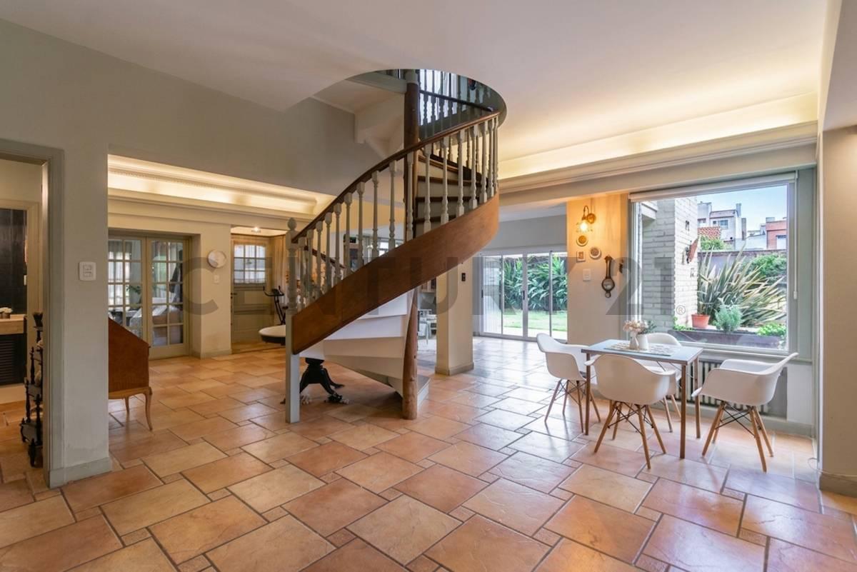 Foto de VENTA CASA 7 AMBIENTES COCHERA Y PISCINA EN ACASSUSO/APTO CREDITO, imagen 3