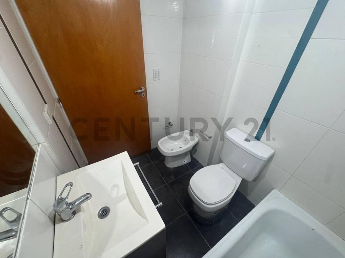 Foto de VENTA DEPTO 2 AMB EN VILLA GRAL. MITRE CON BALCON, imagen 3