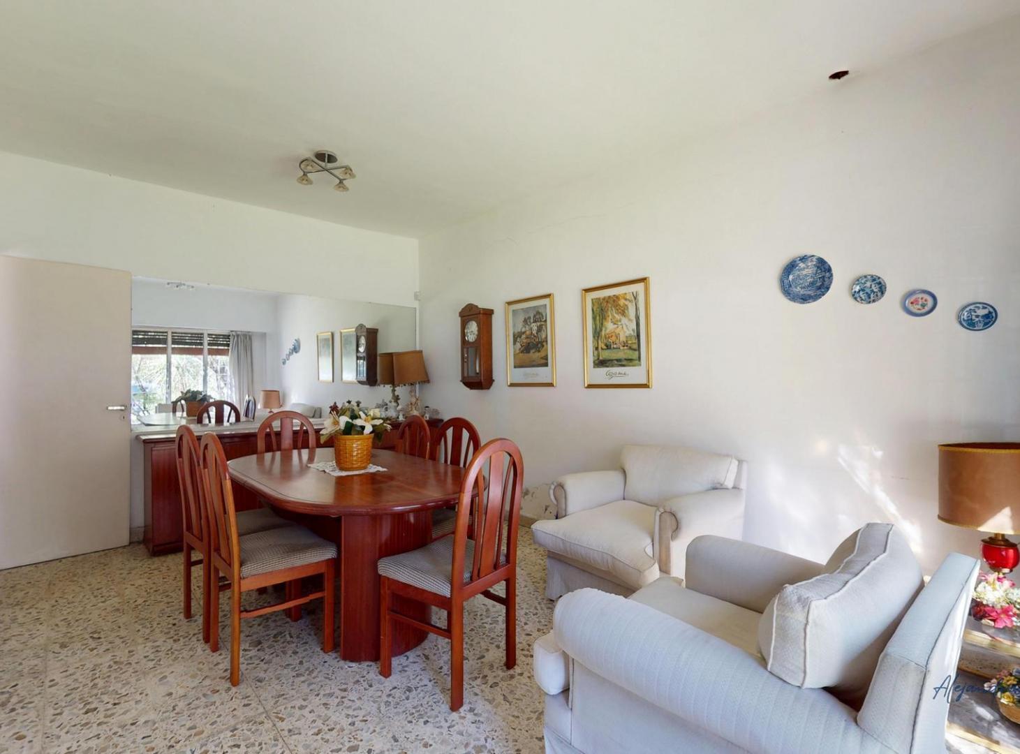 Foto de Casa en venta 3 ambientes en villa martelli con parque y cochera, imagen 2
