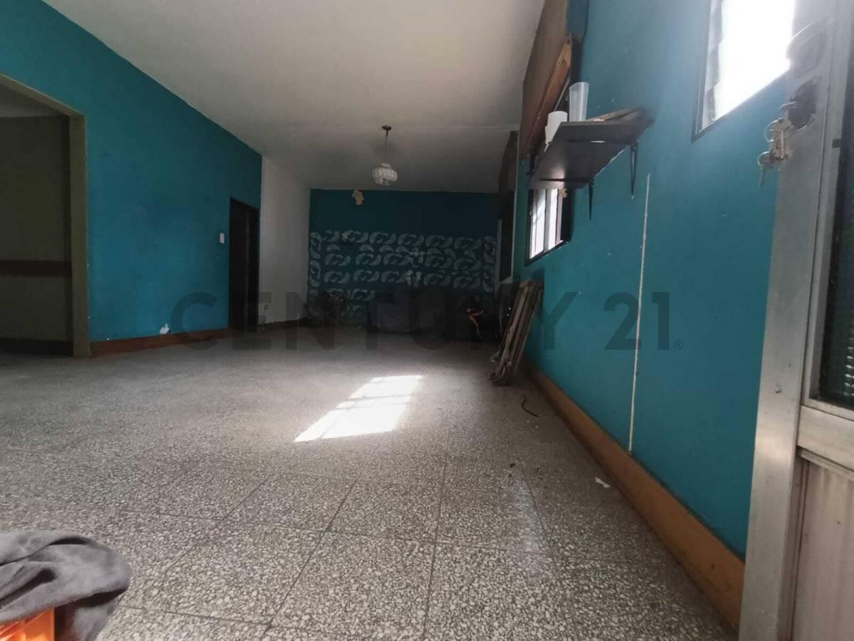 Foto de CASA EN VENTA BURZACO AMPLIO JARDIN 4 AMBIENTES, imagen 5