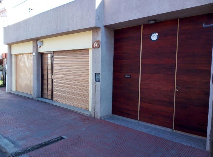 san Martin casa 2 dor  2 locales  dpto de un dor
