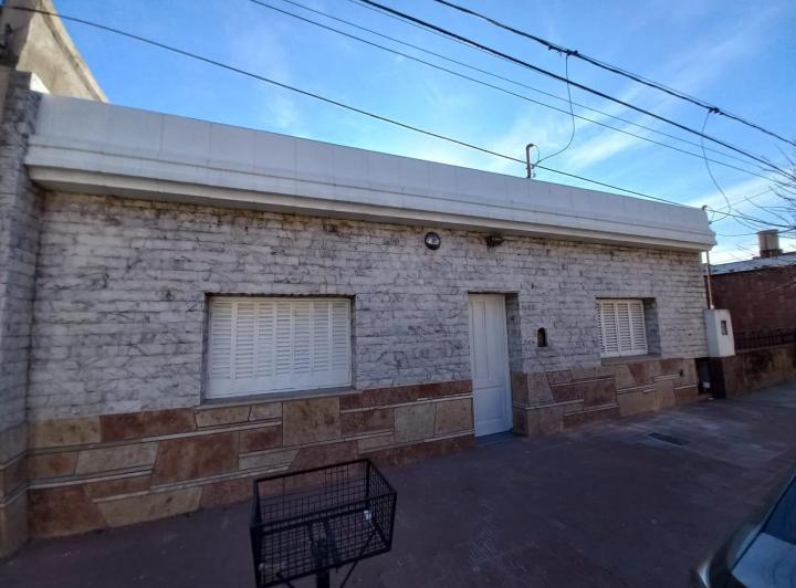 CASA RECICLADA DOS DORMITORIOS Y ESCRITORIO -   BARRIO ALTO ALBERDI 2
