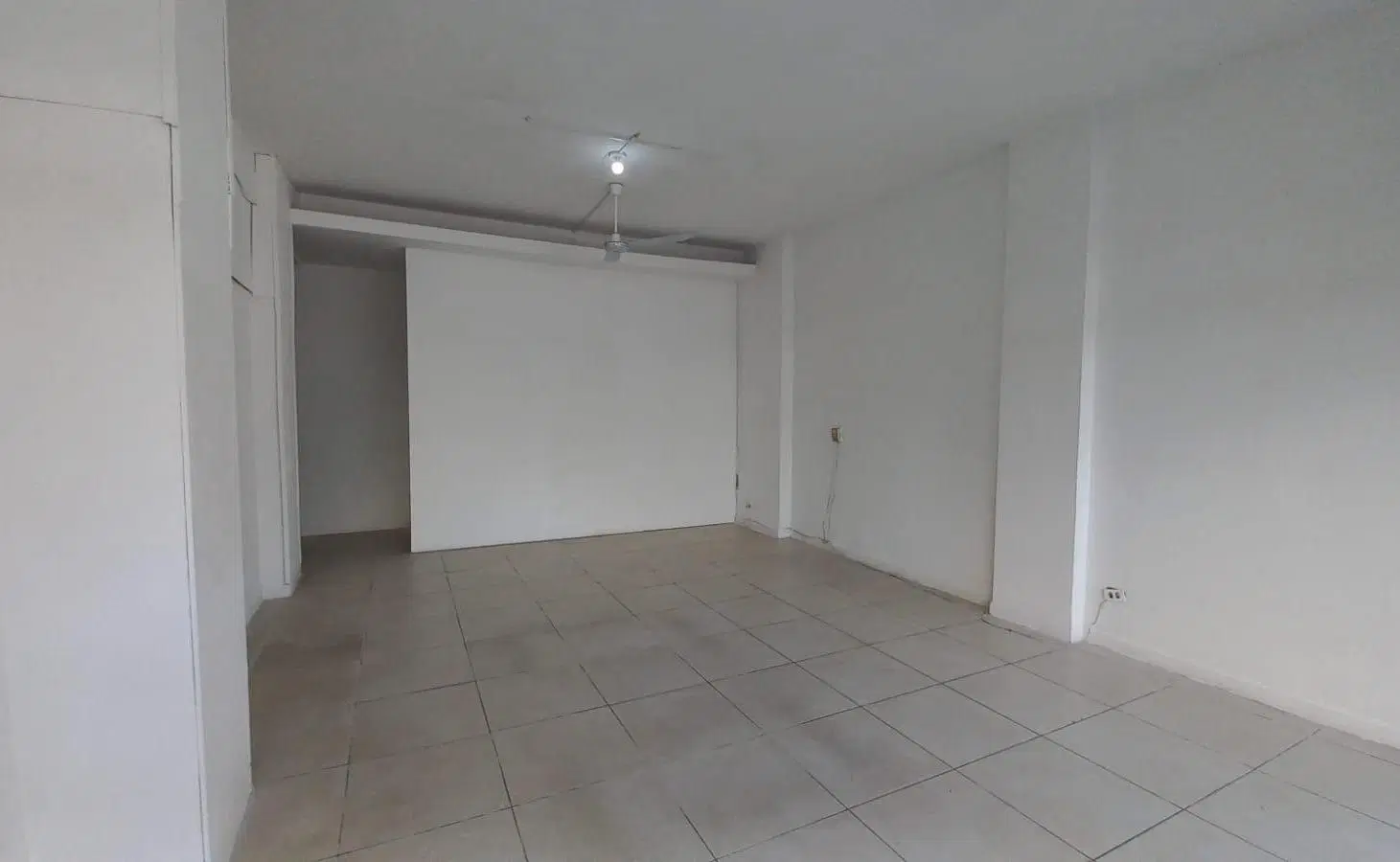 LOCAL COMERCIAL A UNA CUADRA DE LA PLAZA COLON 1