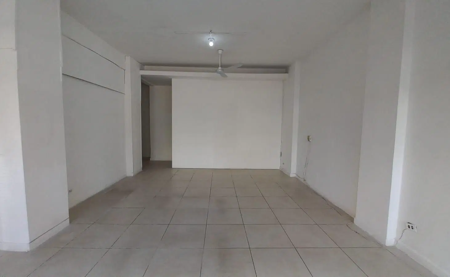 LOCAL COMERCIAL A UNA CUADRA DE LA PLAZA COLON 2