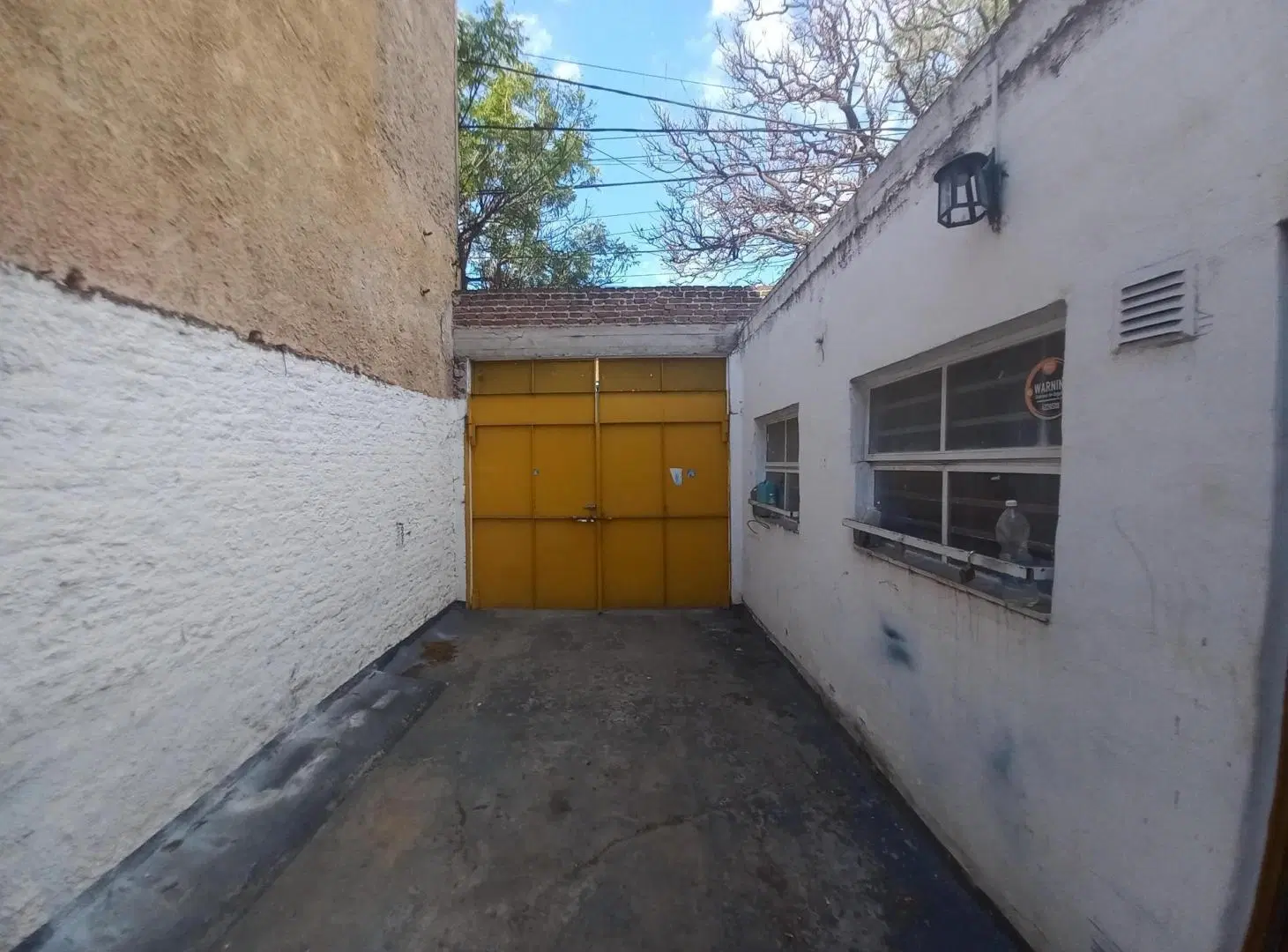 GALPON 356m2 EN VENTA CON GAS NATURAL Av Pueyrredon 2