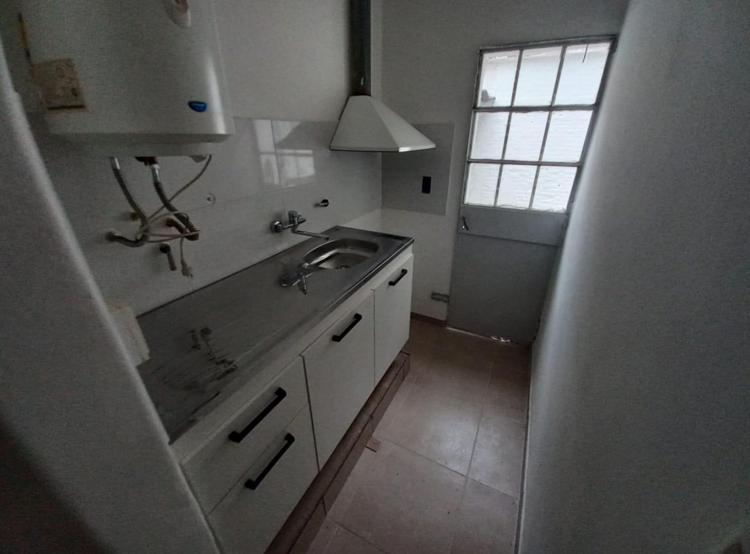 Foto de CASA INTERNA DE 1 DORMITORIO, LIVINGCOMEDOR, COCINA, PATIO Y ENTRADA DE, imagen 4