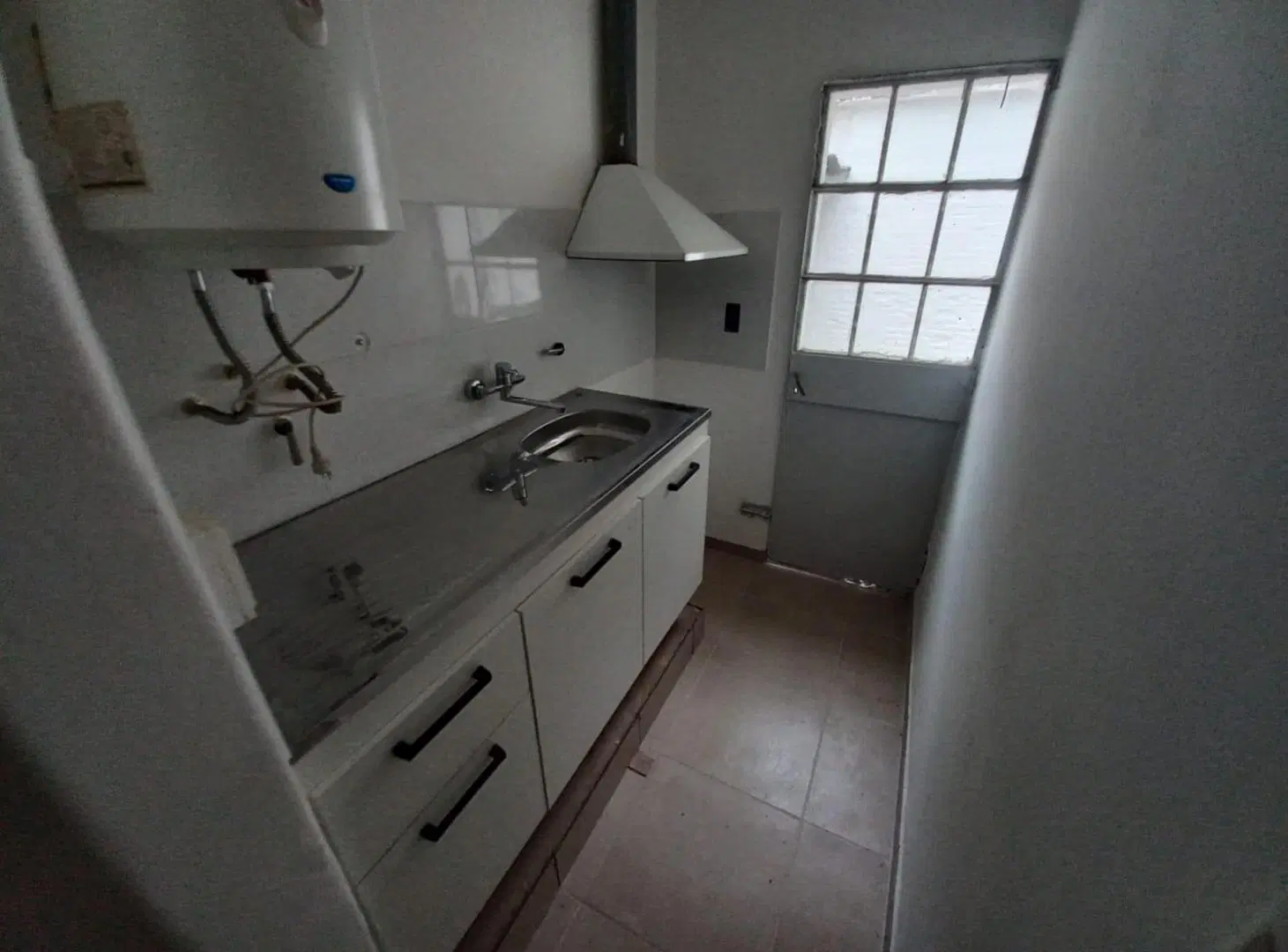 CASA INTERNA DE 1 DORMITORIO, LIVINGCOMEDOR, COCINA, PATIO Y ENTRADA DE VEHICULO 4