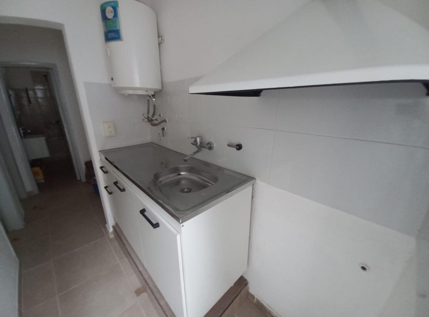 Foto de CASA INTERNA DE 1 DORMITORIO, LIVINGCOMEDOR, COCINA, PATIO Y ENTRADA DE, imagen 3