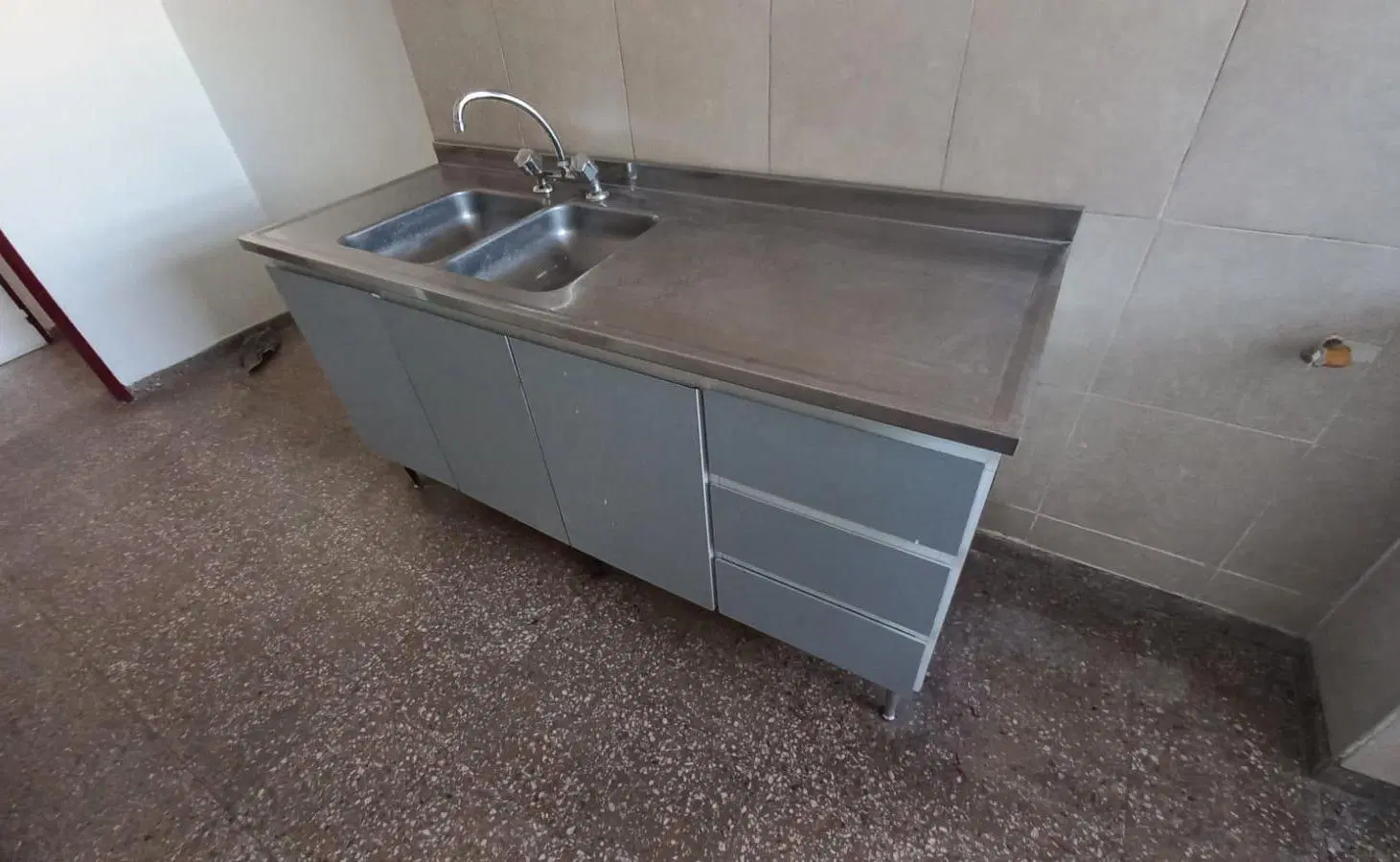 DEPTO DE 2 DORMITORIOS SOBRE CASTRO BARROS 8