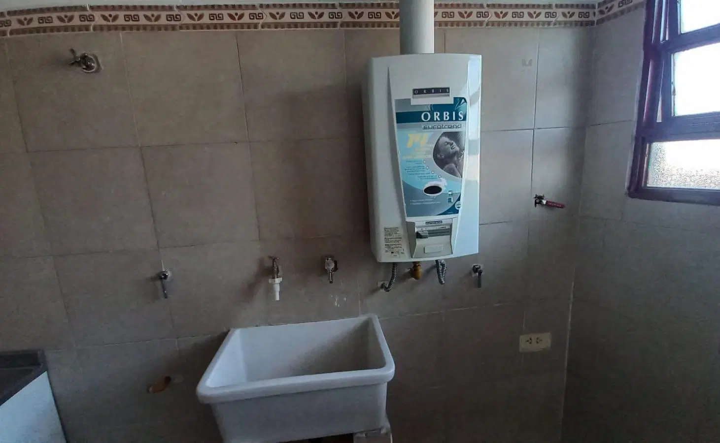 DEPTO DE 2 DORMITORIOS SOBRE CASTRO BARROS 4