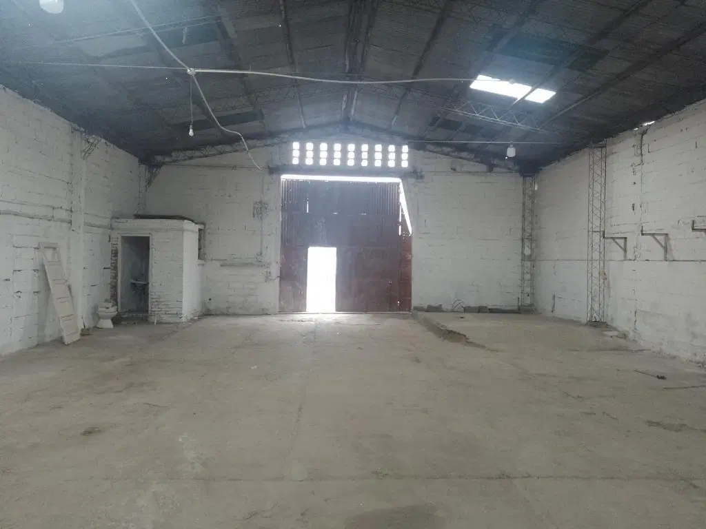 B San Felipe zona sur Galpon 204 m2 mas ofic y playa de maniobras 3