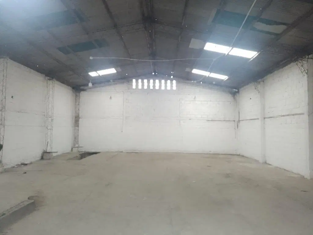 B San Felipe zona sur Galpon 204 m2 mas ofic y playa de maniobras 8