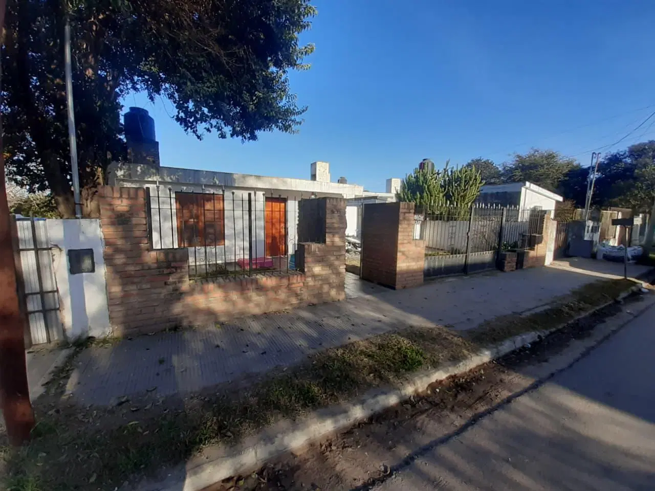 Arguello casa 2 dormitorios patio amplio con escritura 2