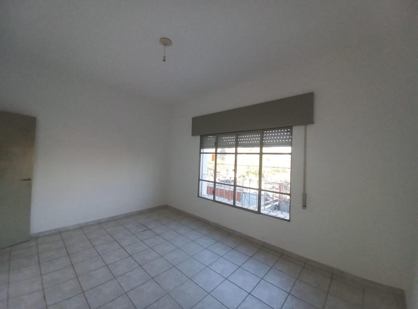 Foto de CASA CON TRES PRIVADOS , BAÑO, COCINA Y TERRAZA PROPIA. EXCLUSIVAMENTE, imagen 3