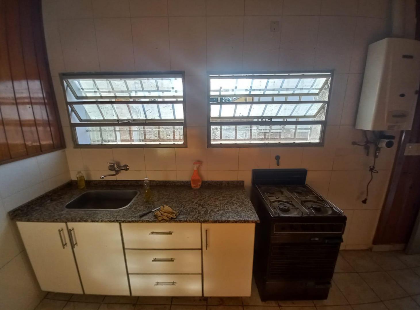 Foto de CASA CON TRES PRIVADOS , BAÑO, COCINA Y TERRAZA PROPIA. EXCLUSIVAMENTE, imagen 1