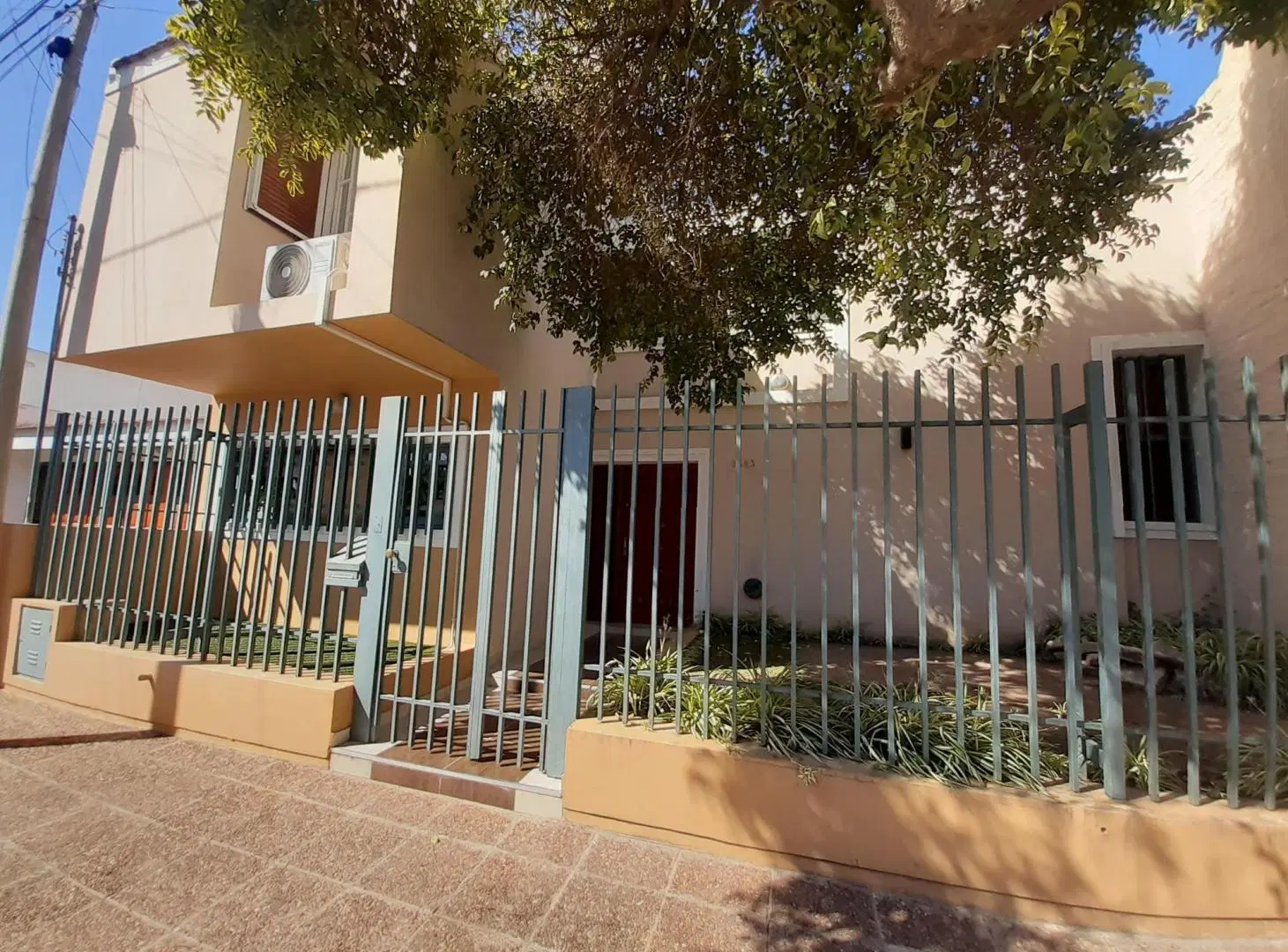Casa 3 dormitorios 2 baños Barrio Mariano Balcarce 4