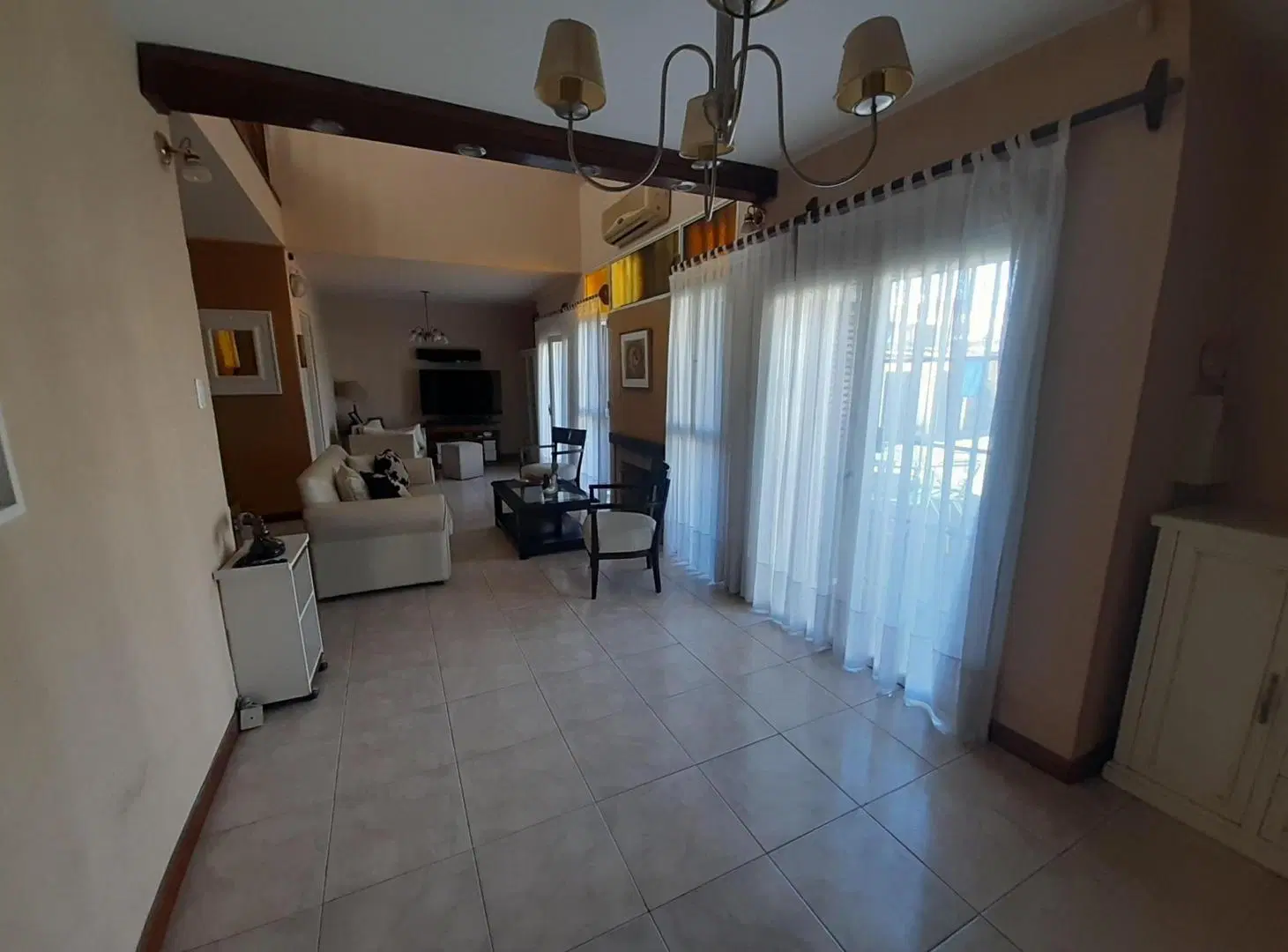 Casa 3 dormitorios 2 baños Barrio Mariano Balcarce 8