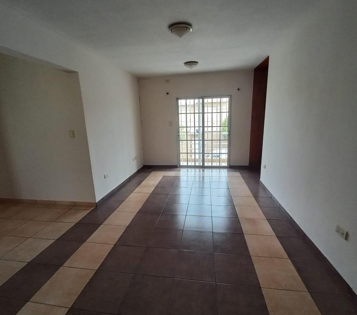 Foto de DEPTO DE 2 DORMITORIOS CON GARAGE EN B MARIANO BALCARCE, imagen 3