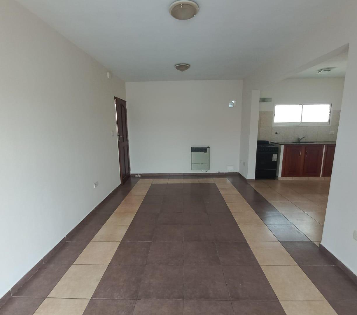 Foto de DEPTO DE 2 DORMITORIOS CON GARAGE EN B MARIANO BALCARCE, imagen 4