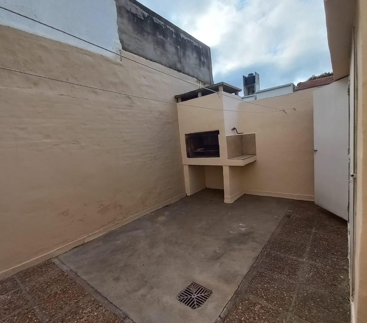 Foto de DEPTO DE 2 DORMITORIOS CON GARAGE EN B MARIANO BALCARCE, imagen 5