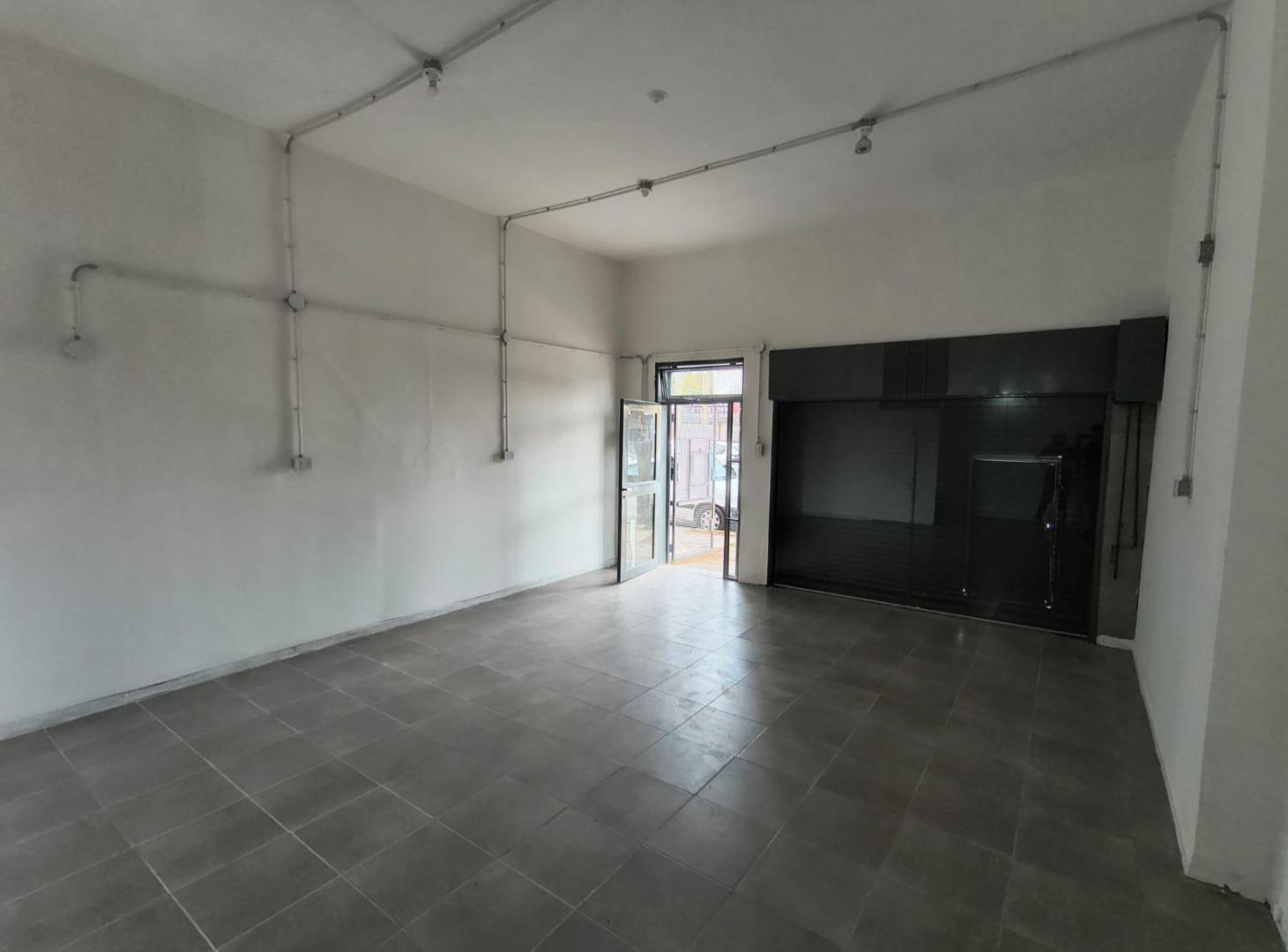 Foto de LOCAL 35m2 Monseñor P Cabrera 3473, La France, imagen 4