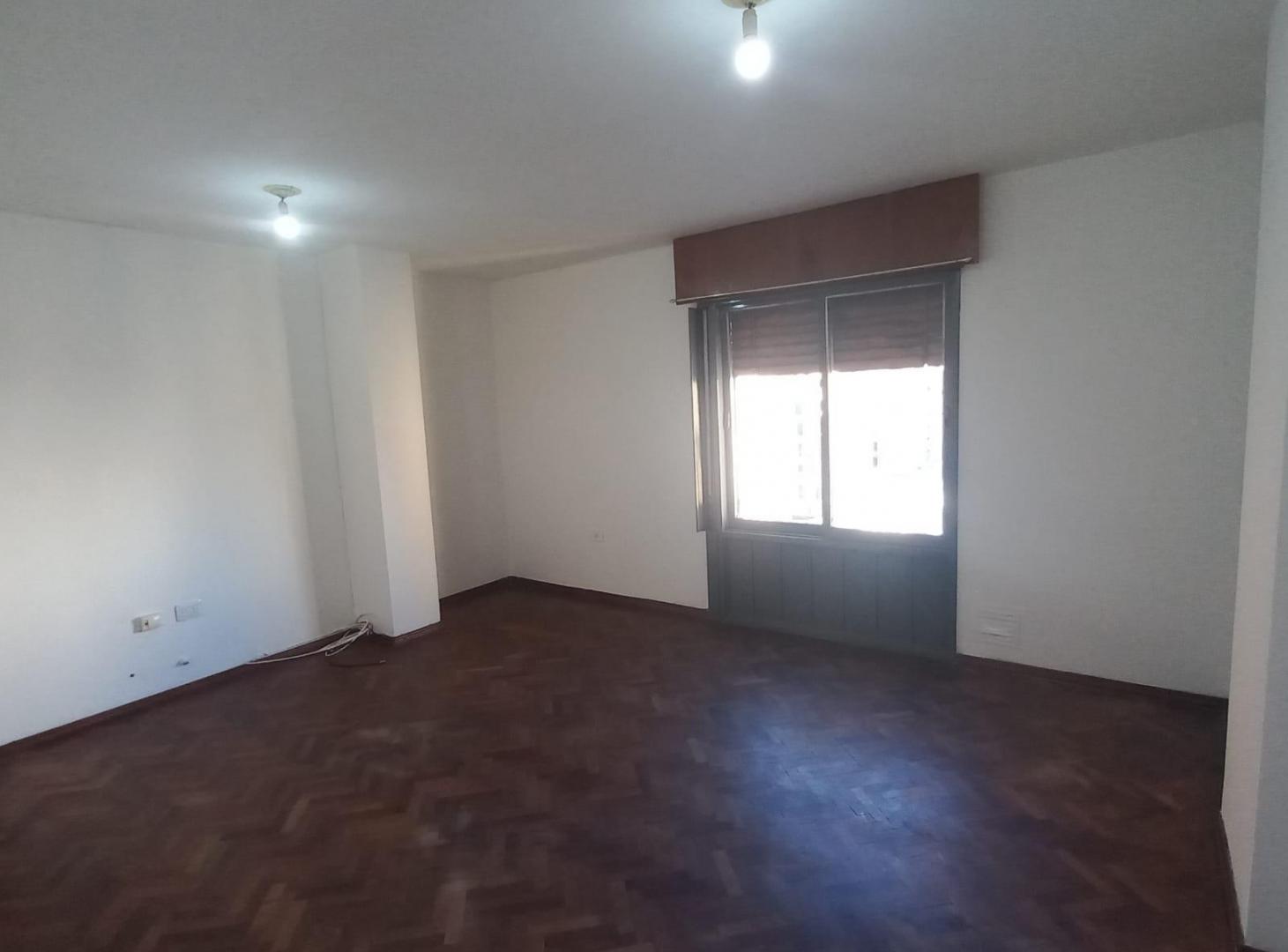 Foto de DEPTO DE 1 DORMITORIO A UNA CUADRA DE LA PLAZA COLON, imagen 1