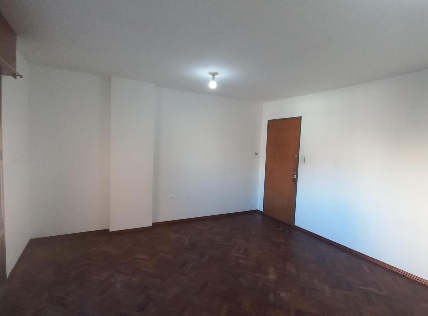 Foto de DEPTO DE 1 DORMITORIO A UNA CUADRA DE LA PLAZA COLON, imagen 3