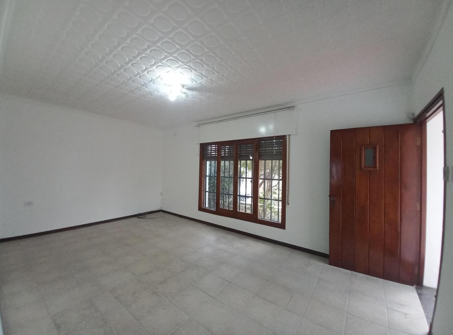 Foto de CASA 3 Dormitorios, Claudio Cuenca 1519. B Escobar, imagen 2
