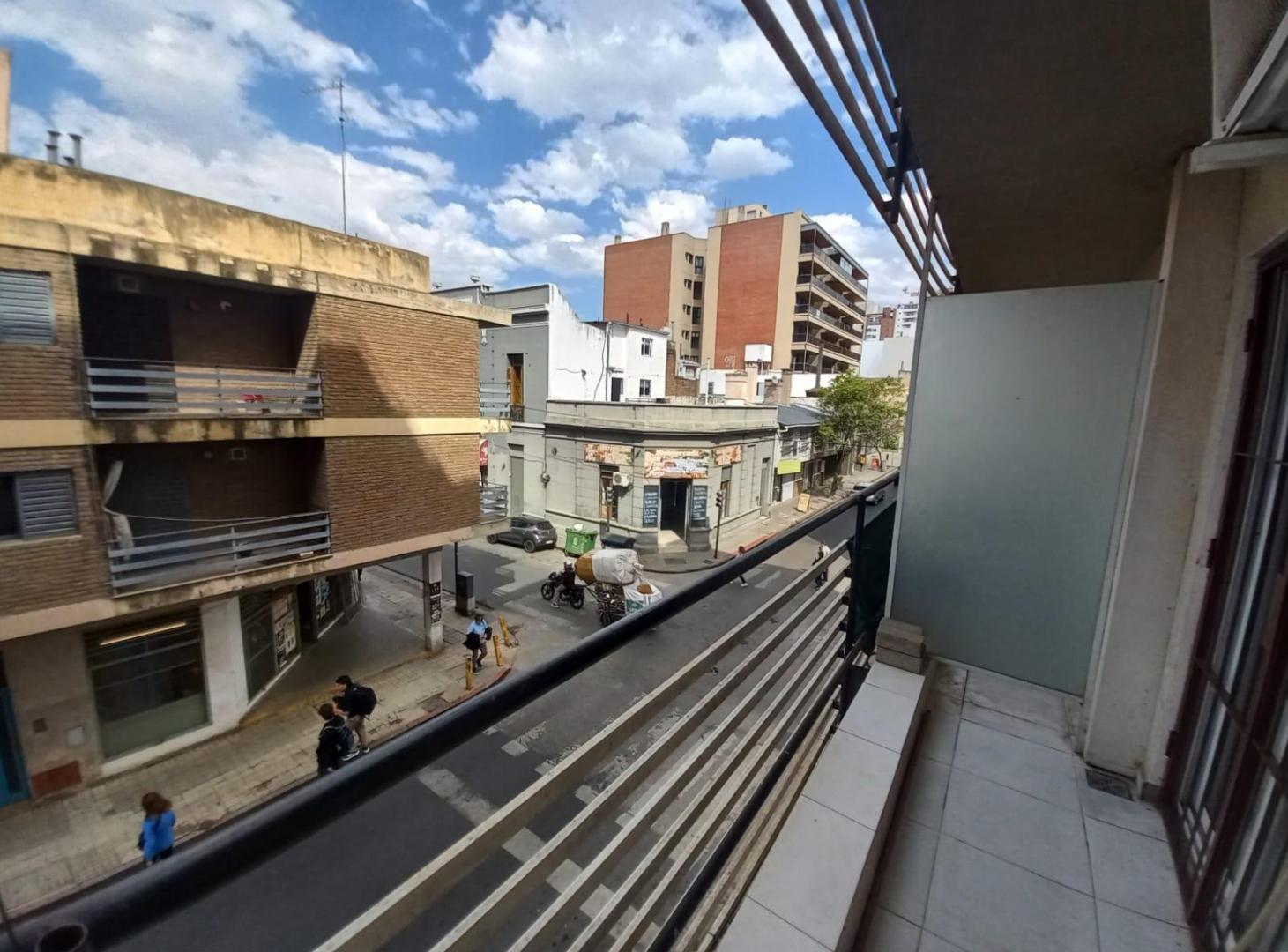 Foto de Departamento 1 dormitorio con balcón - Entre Rios 395, imagen 3