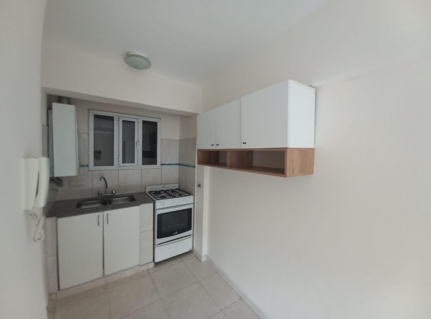 Foto de Departamento 1 dormitorio con balcón - Entre Rios 395, imagen 5