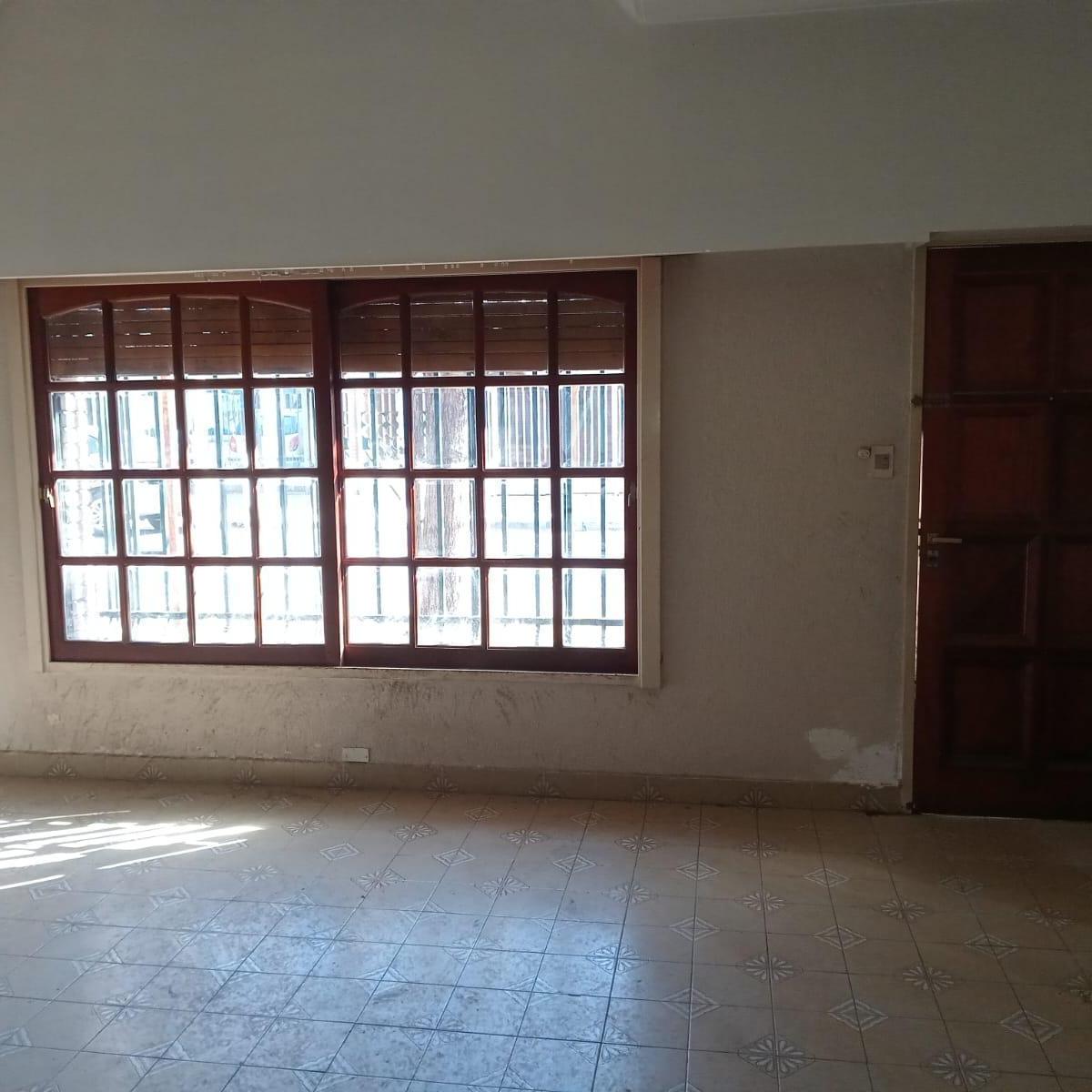 Casa Sobre Lote de 8.66 X 26.47 m, Casa en Dos Plantas con Gge Pasante, Mas Depto de 2 Ambientes Co 2