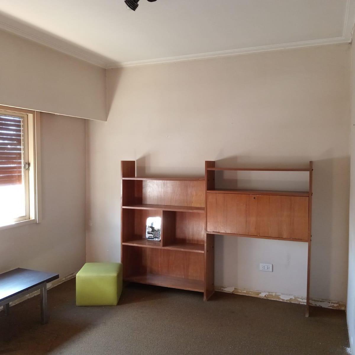 Casa Sobre Lote de 8.66 X 26.47 m, Casa en Dos Plantas con Gge Pasante, Mas Depto de 2 Ambientes Co 1