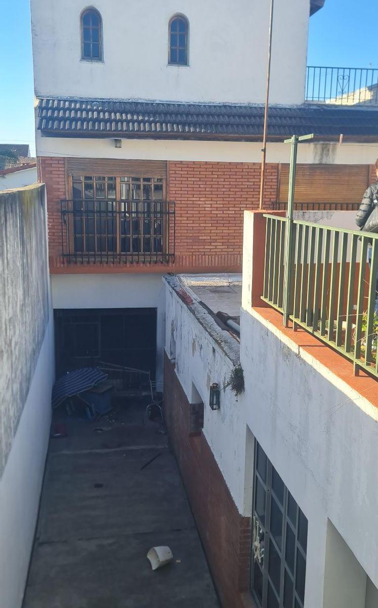 Casa Sobre Lote de 8.66 X 26.47 m, Casa en Dos Plantas con Gge Pasante, Mas Depto de 2 Ambientes Co 4