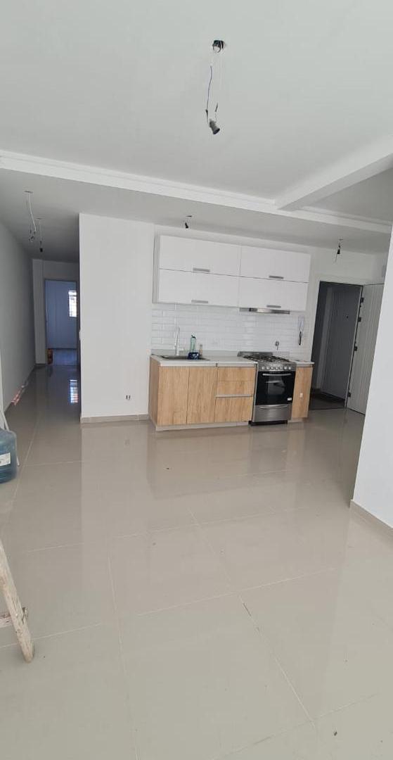 Departamento de 3 ambientes al frente con cochera , fondo , 2 baños !!!!