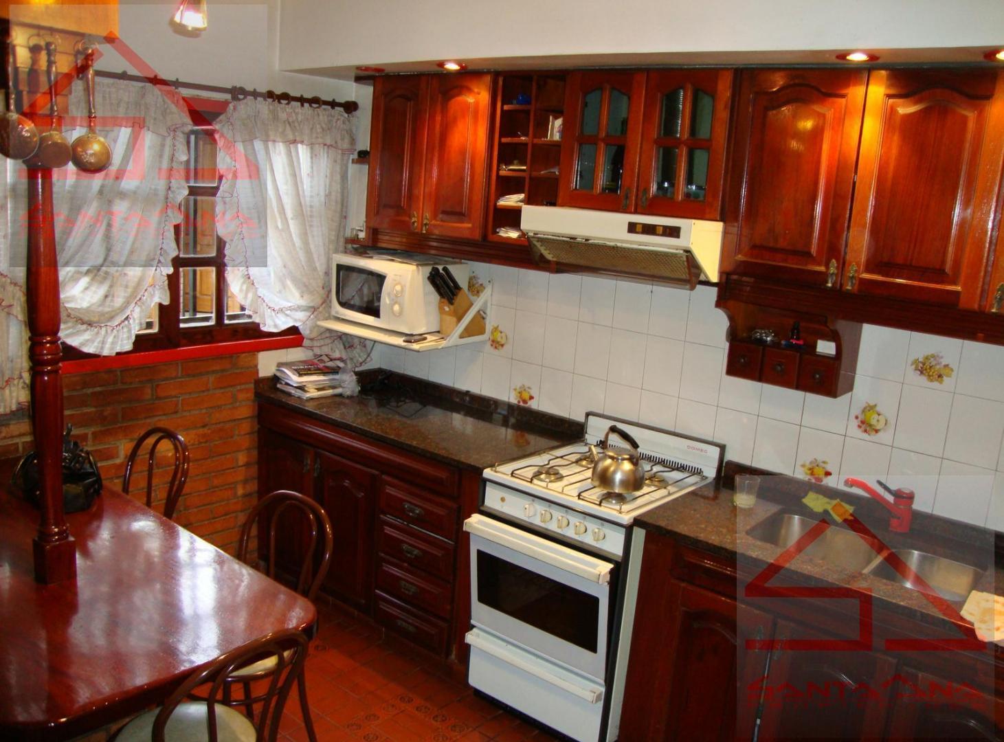 Foto de Chalet en Venta - 4 amb. - Quincho y Pileta - Ramos Mejia, imagen 5