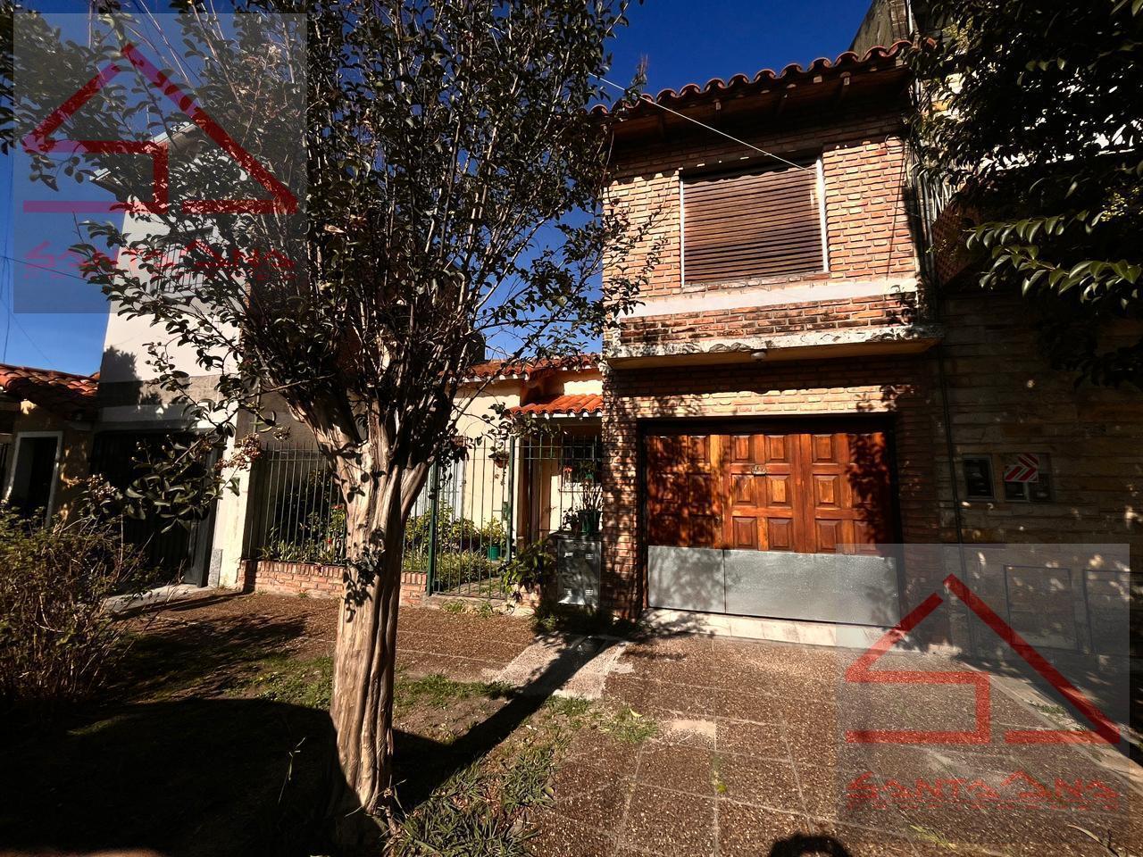 Foto de Casa 4 Amb con Jardin y cochera en Ituzaingo, imagen 1