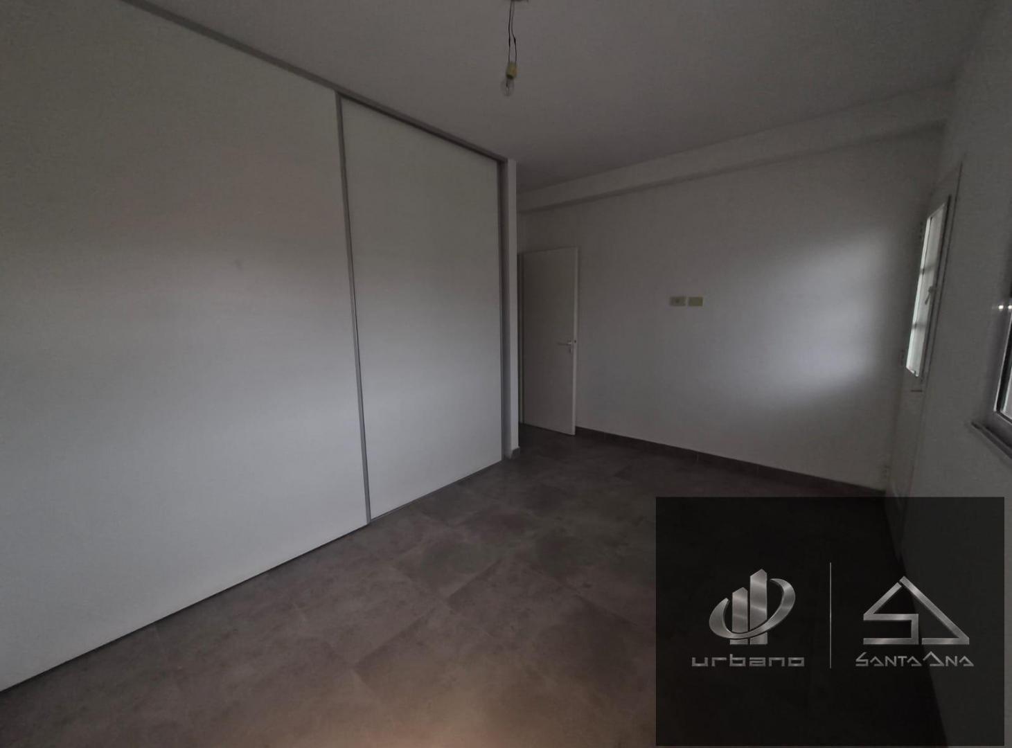 Foto de DEPARTAMENTO 2 AMB, FRENTE CON BALCON 1 cuadra av de mayo, EN 1ER .PISO, imagen 5