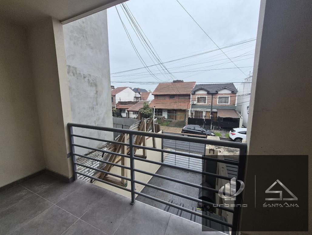 Foto de DEPARTAMENTO 2 AMB, FRENTE CON BALCON 1 cuadra av de mayo, EN 1ER .PISO, imagen 1