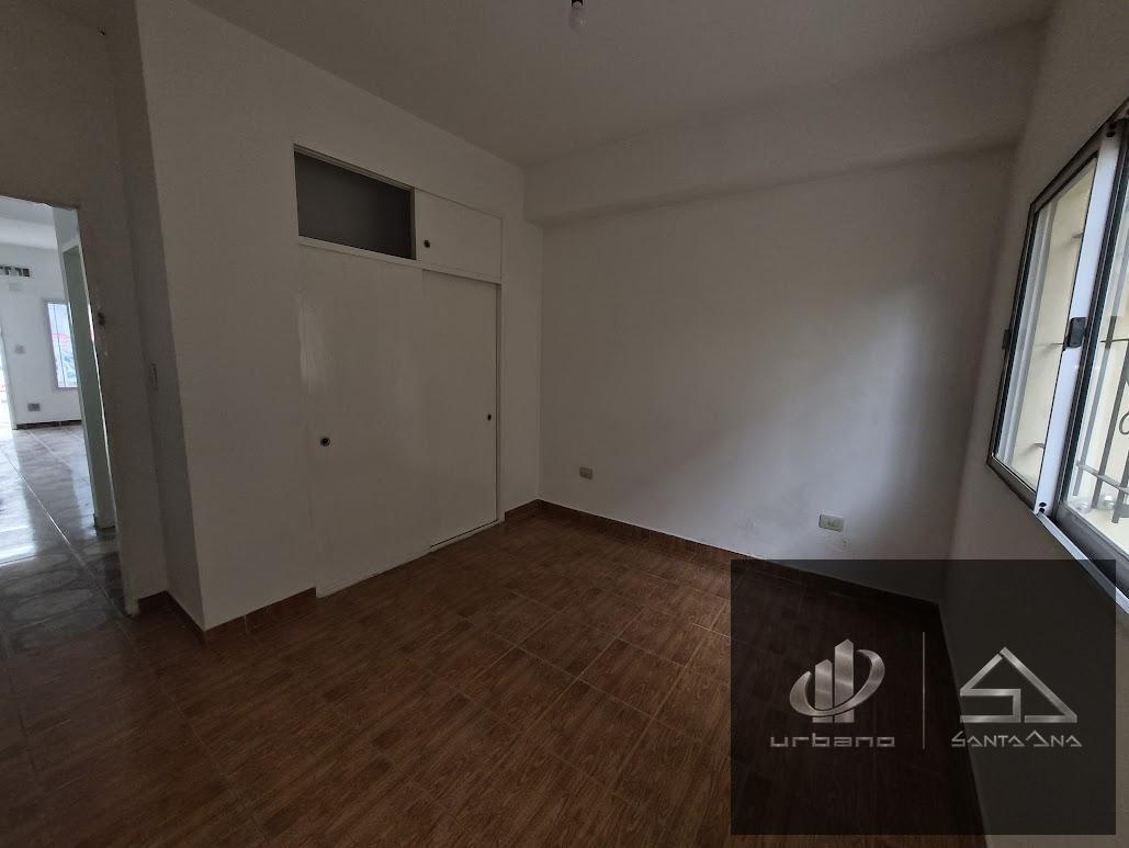 Foto de DEPARTAMENTO 2 AMBIENTES AL FRENTE COCHERA Y PATIO ,4 CUDRAS AV, imagen 5