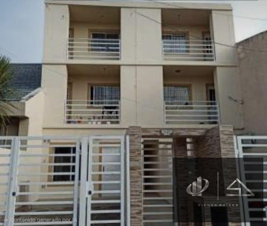Foto de DEPARTAMENTO 2 AMBIENTES AL FRENTE COCHERA Y PATIO ,4 CUDRAS AV, imagen 1