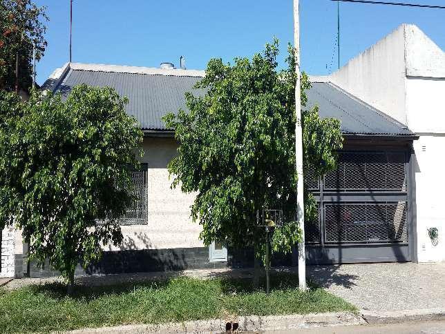 Foto de Casa en Venta en Villa Luzuriaga 3 AMBIENTES CON GGE , FONDO LIBRE, imagen 5