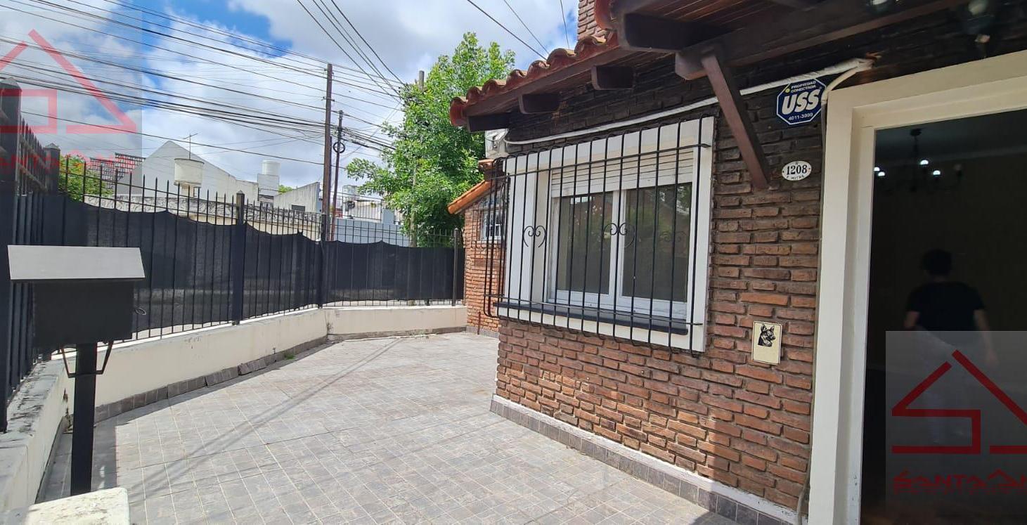 Foto de Casa en Venta en Villa Sarmiento,3 Ambientes con 2 baños , gge. o SUM, imagen 3