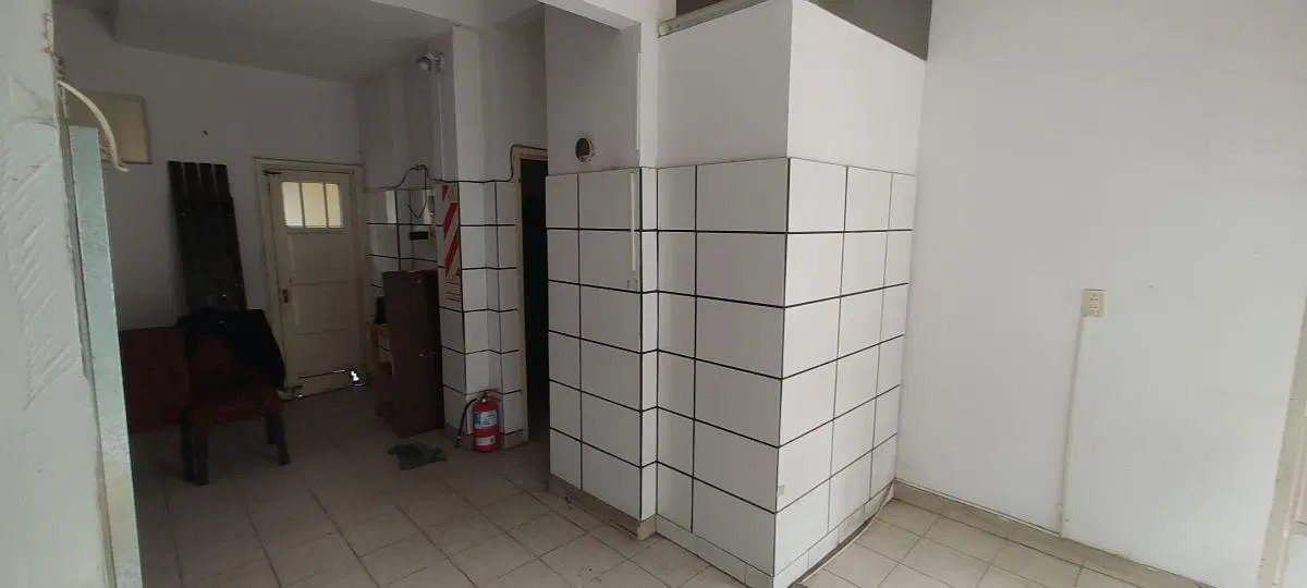 Flores Alquiler Local 40 m2 con patio todo destino 2