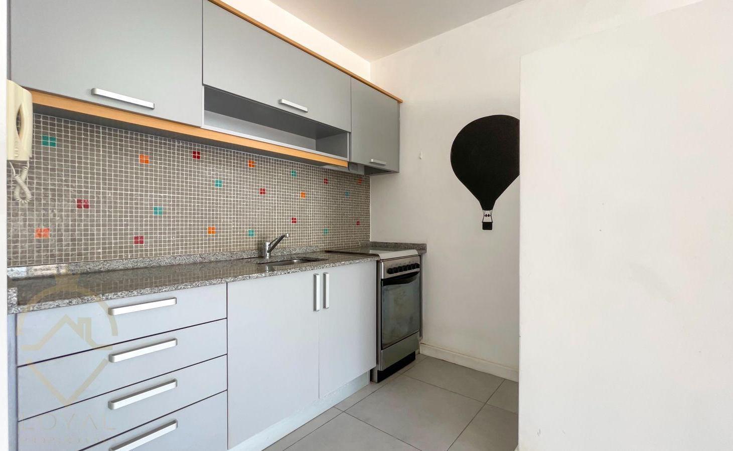 Foto de Alquiler Temporario - Departamento 3 ambien sin amoblar c/balcon, imagen 3