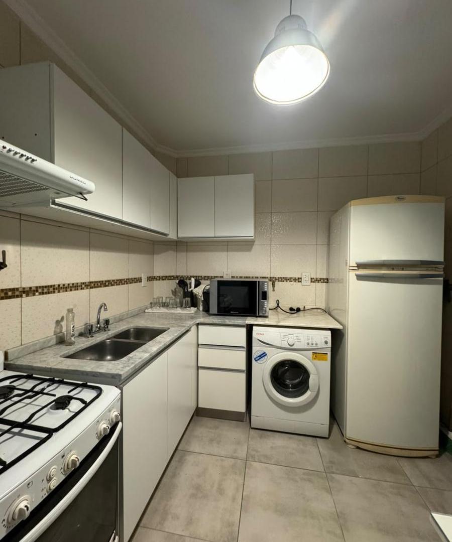 Foto de Alquiler Temporario - Departamento 4 ambientes amoblado c/balcón, imagen 4