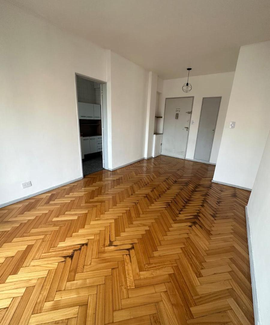 Foto de Alquiler Temporario - Departamento 3 Ambientes s/amoblar c/balcón - Av, imagen 1