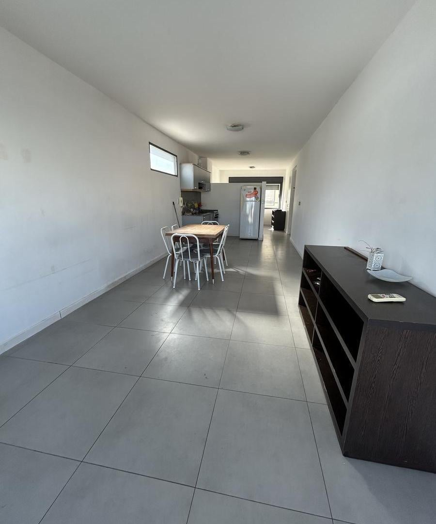 Foto de Alquiler Temporario - Departamento 2 Ambientes Semi Amoblado c/Balcón y, imagen 2