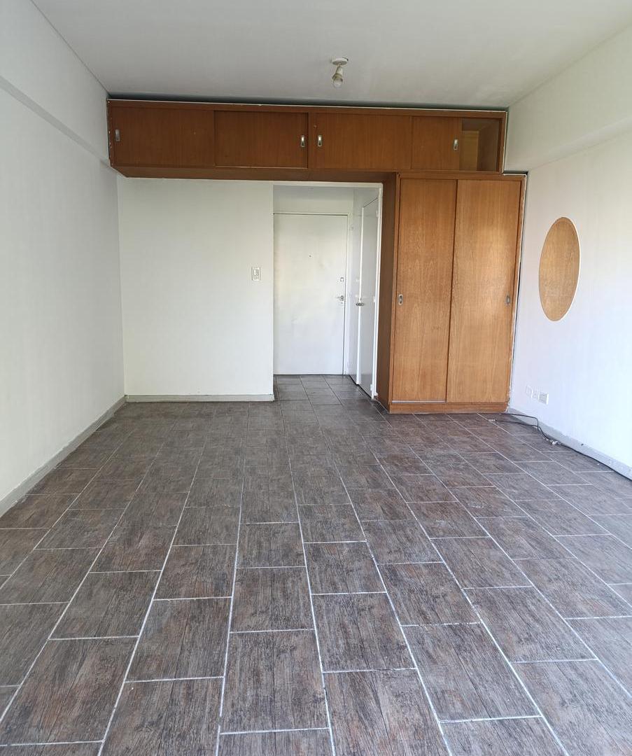 Foto de Alquiler Temporal - Monoambiente s/muebles con balcón - Jerónimo, imagen 3